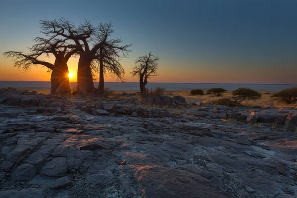 Sonnenaufgang auf der Insel Kubu — Stockfoto