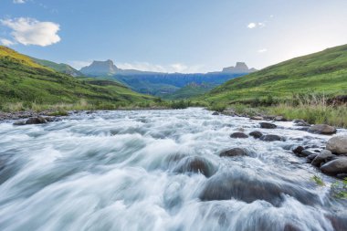 Tugela güçlü akan nehir