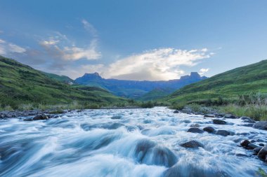 Tugela Nehri akış hızlı