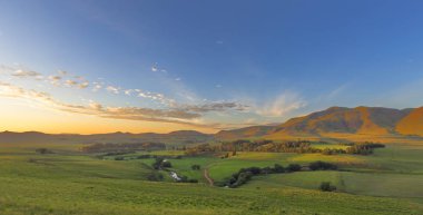 Yeşil Vadi üzerinde altın gündoğumu