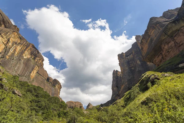 Clouds over the mountains — Stock Photo, Image