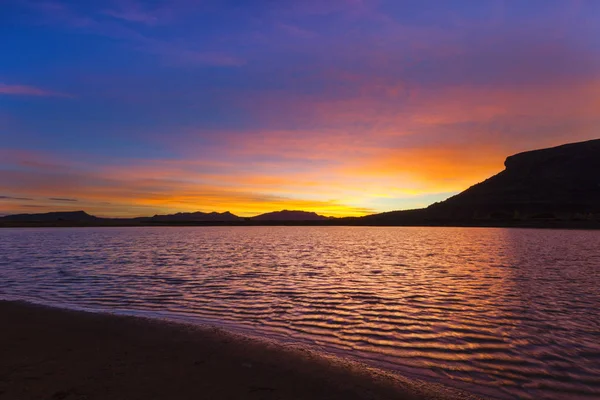 Colores de puesta de sol en el agua — Foto de Stock