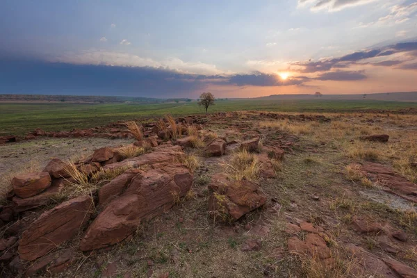 Sonne bricht durch die Wolken — Stockfoto