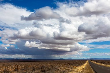 Karoo 'da bulutlar ve yağmur.
