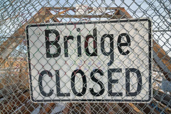 Brug Gesloten Bord Voor Vervallen Brug — Stockfoto