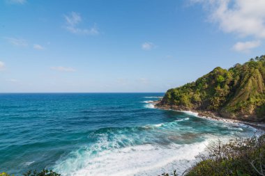 Güzel kayalık Dominica kıyıları Maria Kasırgası 'nın yıkımından önce alındı