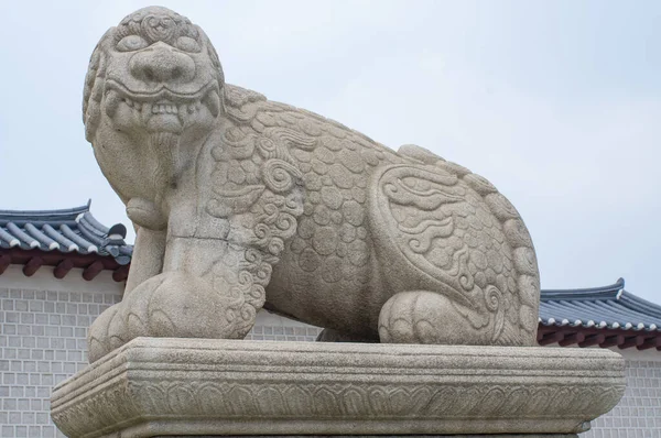Статуя Хаэчи Возле Дворца Кёнбокгун Сеуле Южная Корея Охраняющее Животное — стоковое фото