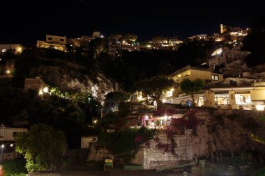 İtalya 'nın gece şehri Positano' nun manzarası