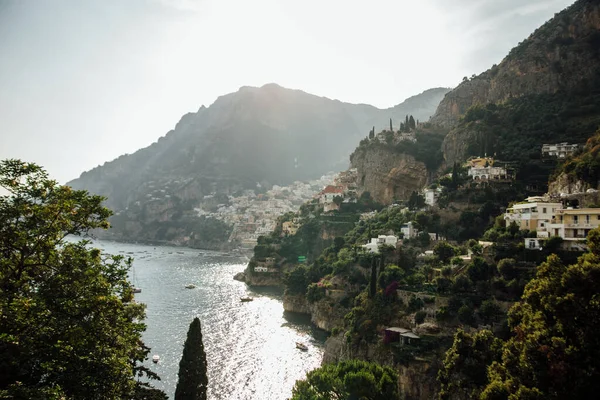 Casas Hotéis Construídos Sobre Rochas Bela Cidade Positano Itália — Fotografia de Stock