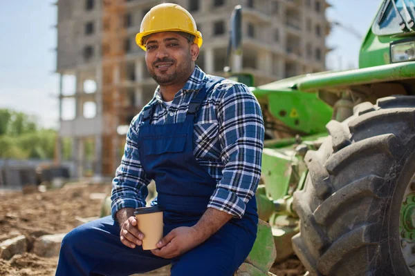 An engineer has his lunch break at the work place.