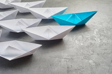 İş Konsepti, Kağıt Tekne, anahtar fikir lideri, nüfuz kavramı.