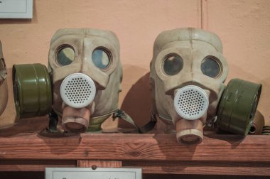 Filtreyle gaz maskesi