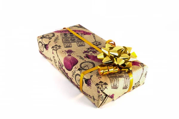 Caja de regalo con un pequeño lazo — Foto de Stock