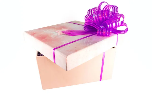 Caja rosa con un gran lazo — Foto de Stock