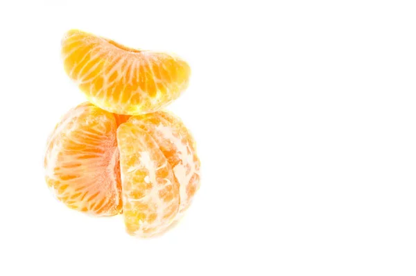 Sinaasappelmandarijnen, mandarijnenschil of mandarijnenschijfje geïsoleerd op — Stockfoto