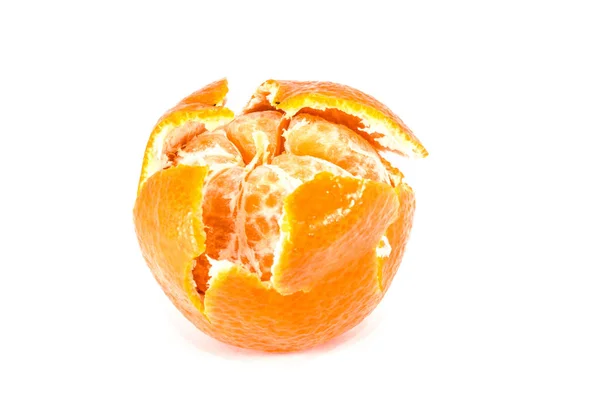 Mandarynki pomarańczowe, skórka mandarynki lub plaster mandarynki izolowany na — Zdjęcie stockowe