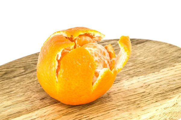 Orangenmandarinen, Mandarinenschalen oder Mandarinenscheiben isoliert auf — Stockfoto