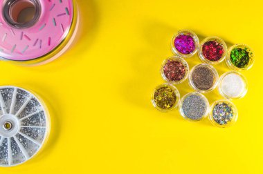 Manikür ve pedikür için kozmetik araçlar kümesi