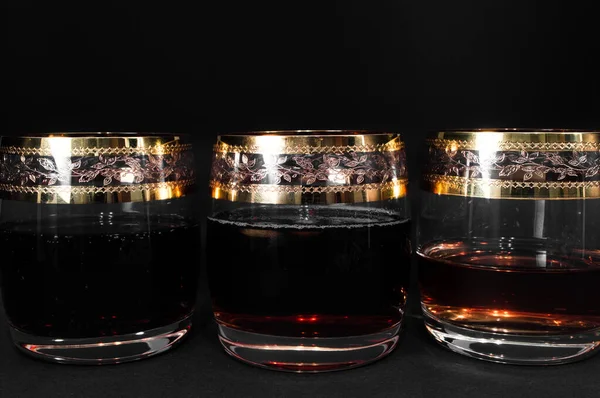 Verre de whisky rouge foncé au cola — Photo