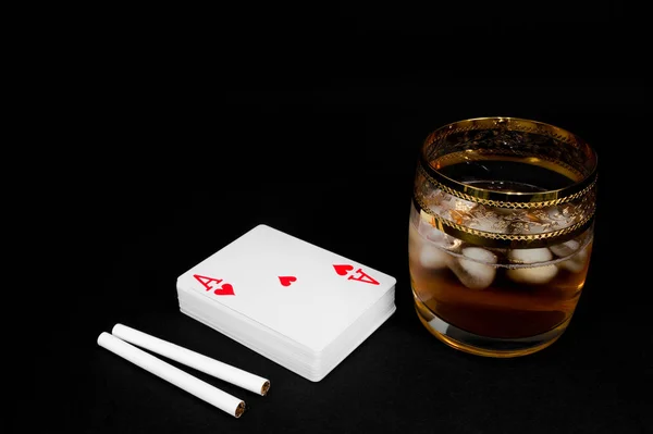 Vaso de whisky rojo oscuro, brandy o — Foto de Stock