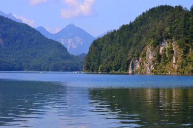 Schwangau Gölü Almanya 'da Hohenschwangau yakınlarında.