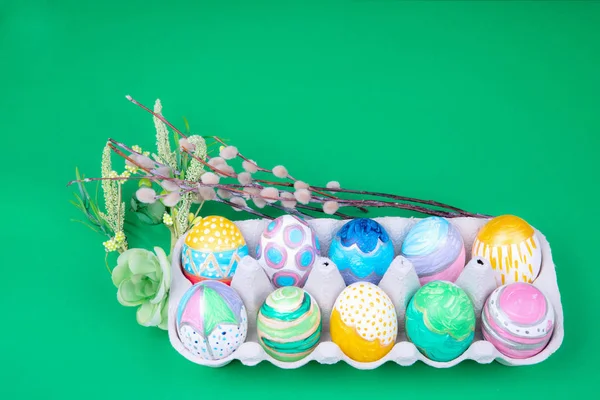 Handmade Painted Easter Eggs Spring Branches Buds Green Background — Stock Photo, Image