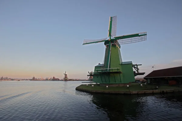 Wiatraki w Zaanse Schans — Zdjęcie stockowe