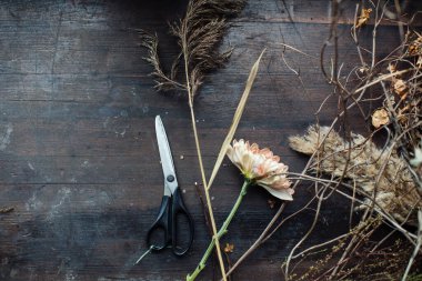 Sonbahar dekoru kendi ellerinle. Dekoratif süs üretiminde yüksek lisans. Çiçekçi