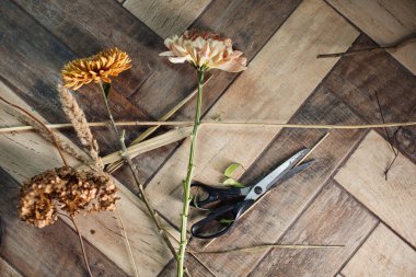 Sonbahar dekoru kendi ellerinle. Dekoratif süs üretiminde yüksek lisans. Çiçekçi