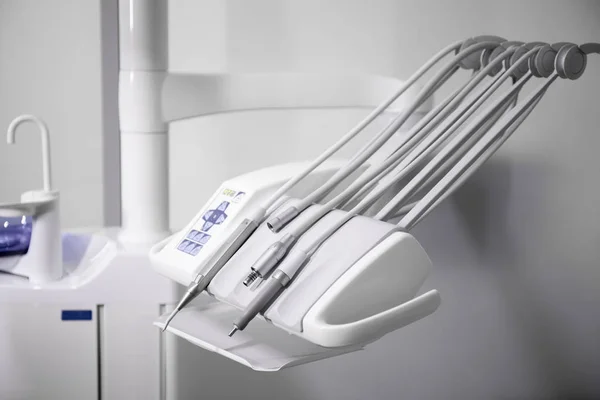 The workplace of the dentist with the dental unit and chair, close-up — Stock Photo, Image