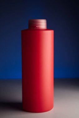 Doğal kozmetik kremi, serum, şampuan, cilt içi boş şişe ambalajı, biyoorganik ürün. güzellik ve kaplıca konsepti.