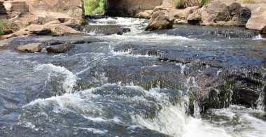 Brezilya 'nın güneyinde akan vahşi nehir.
