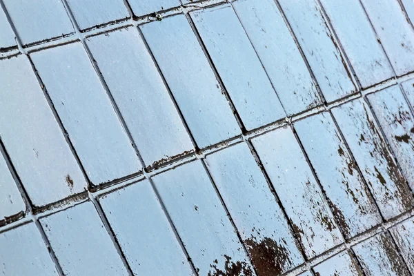 Fermer Blue Reflections et Grunge sur carreaux humides — Photo