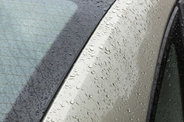 Vehicle Rear Windscreen and Side Panel with Water Droplets — Stock Photo, Image