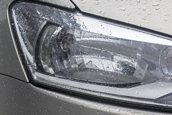 Lampa mokrą wilgotną głową pojazdu wzorców tekstury i refleksje — Zdjęcie stockowe