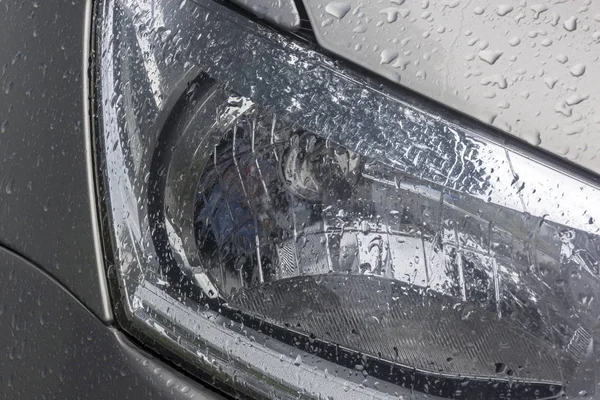 차량 젖은 젖은 머리 램프 텍스처와 반사 패턴 — 스톡 사진