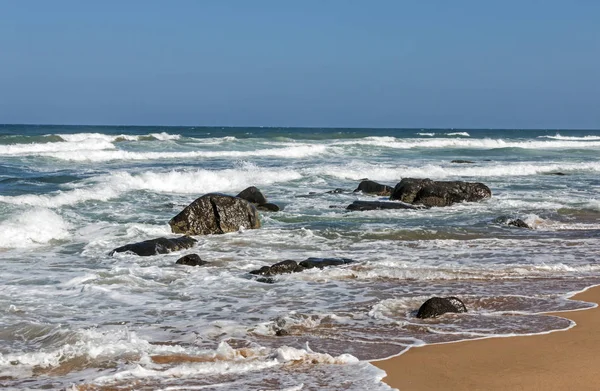 Beach Pier Rocks Ocean Waves and  Blue Sky — Stock Photo, Image