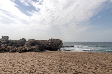 Büyük kaya oluşumu üzerinde Beach Shoreline
