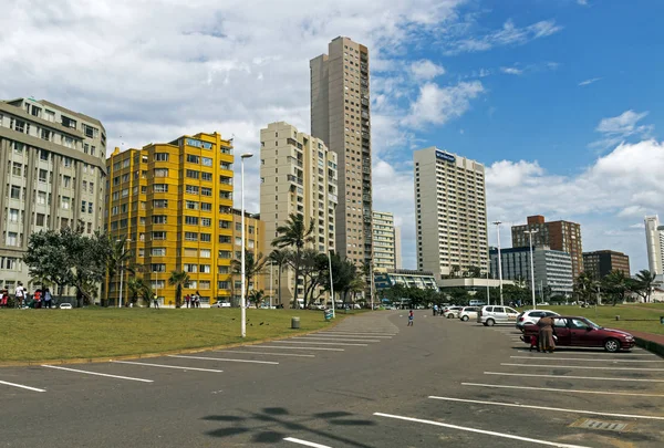 Park yerinde Golden Mile şehir manzarası Durban karşı — Stok fotoğraf