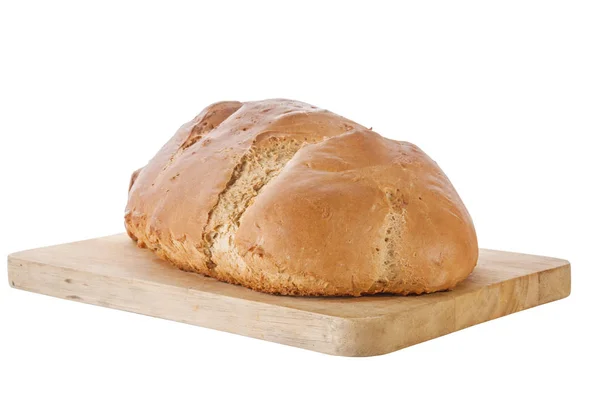 Pan de centeno marrón dorado hecho en casa sobre tabla de cortar madera —  Fotos de Stock