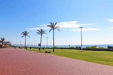  Kırmızı Beachfront şehir manzarası kıyısındaki döşeli