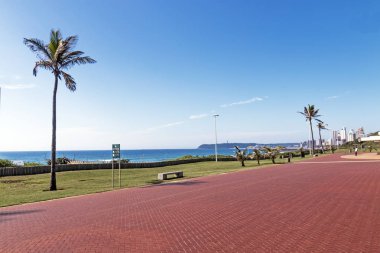  Kırmızı Beachfront şehir manzarası kıyısındaki döşeli