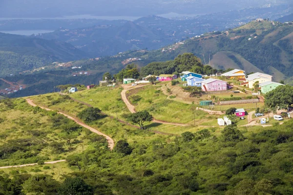 Landschap van landelijke huisvesting en vallei van een duizend heuvelen — Stockfoto