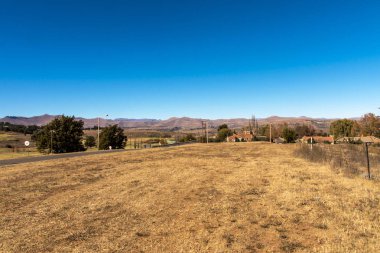 Dağ kırsal ve mavi gökyüzü görünümü