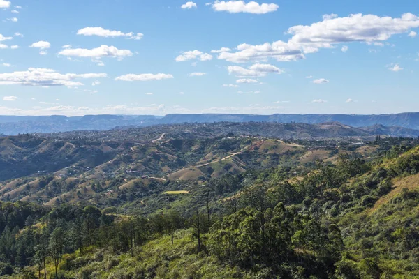 Valle de las Mil Colinas Contra Cielo Nublado Azul — Foto de Stock