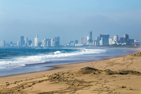 Sand Beach and Shoreline against "Golden Mile" City Skyline — Stock Photo, Image