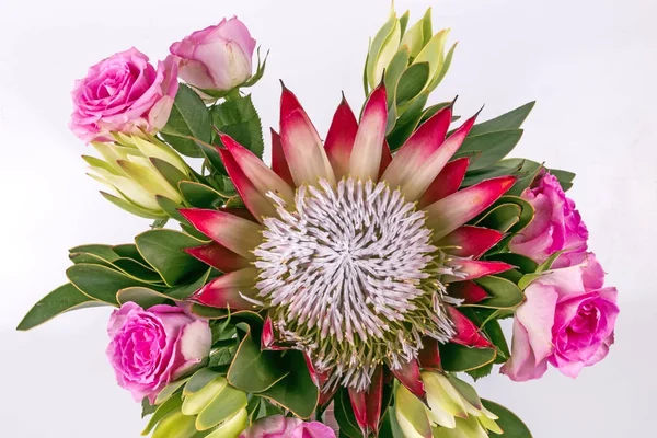Protea ve pembe Gül çiçek aranjman