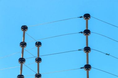 Yüksek gerilim elektrik güvenlik çit yükleme duvara monte