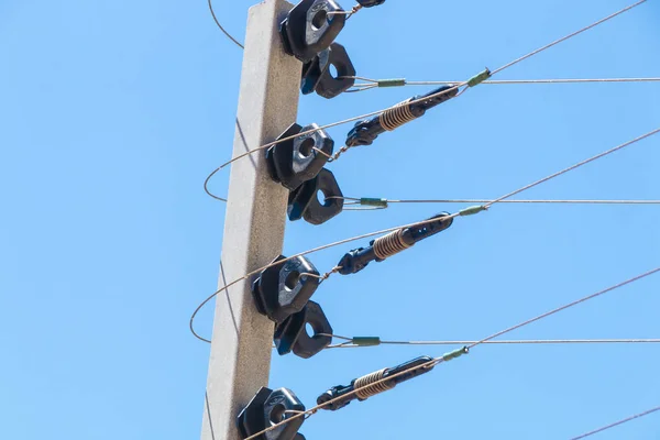 Installation murale de clôture de sécurité électrique haute tension — Photo