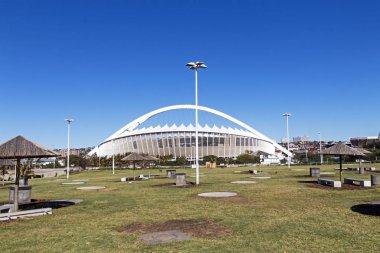 Moses Mahbida Stadyumu ve Durban mavi gökyüzü